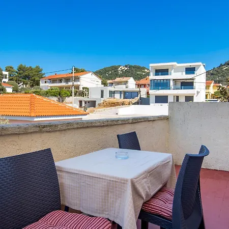 Apartment Awesome In Barbat na Rabu