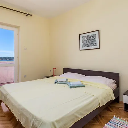 Apartment Awesome In Barbat na Rabu